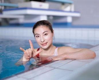 郭晶晶娱乐明星,跳水皇后转型娱乐明星，辉煌人生新篇章